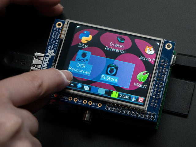 320x240 2.8 inch TFT and Touchscreen installed on Raspberry Pi with desktop showing